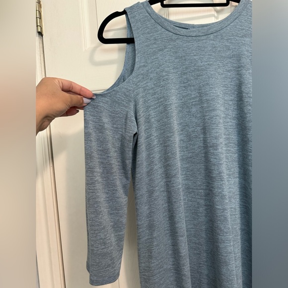 NWT Freeway Shoulder Cut Top - Picture 5 of 5